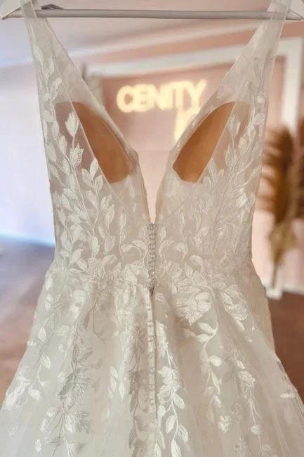 Elegant sweetheart V-neck sleeveless a-line lace Wedding dresses by misshow.com