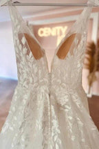 Elegant sweetheart V-neck sleeveless a-line lace Wedding dresses by misshow.com