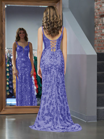 Lilafarbenes, langes Ballkleid mit Pailletten und Schlitz