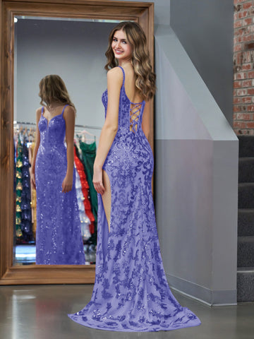 Lilafarbenes, langes Ballkleid mit Pailletten und Schlitz