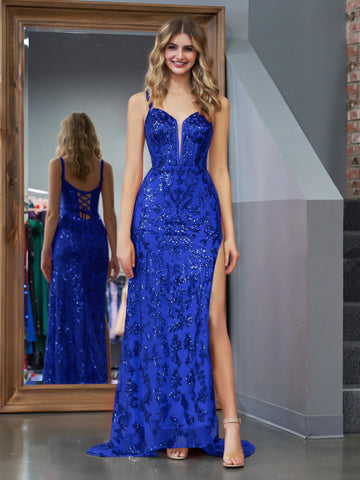 Vestido de fiesta largo con lentejuelas y abertura en azul brillante