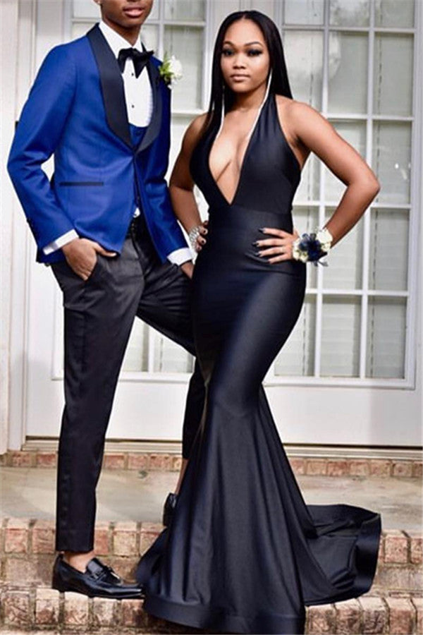 Excelente vestido de fiesta negro largo estilo sirena con cuello halter y espalda abierta Hover Image