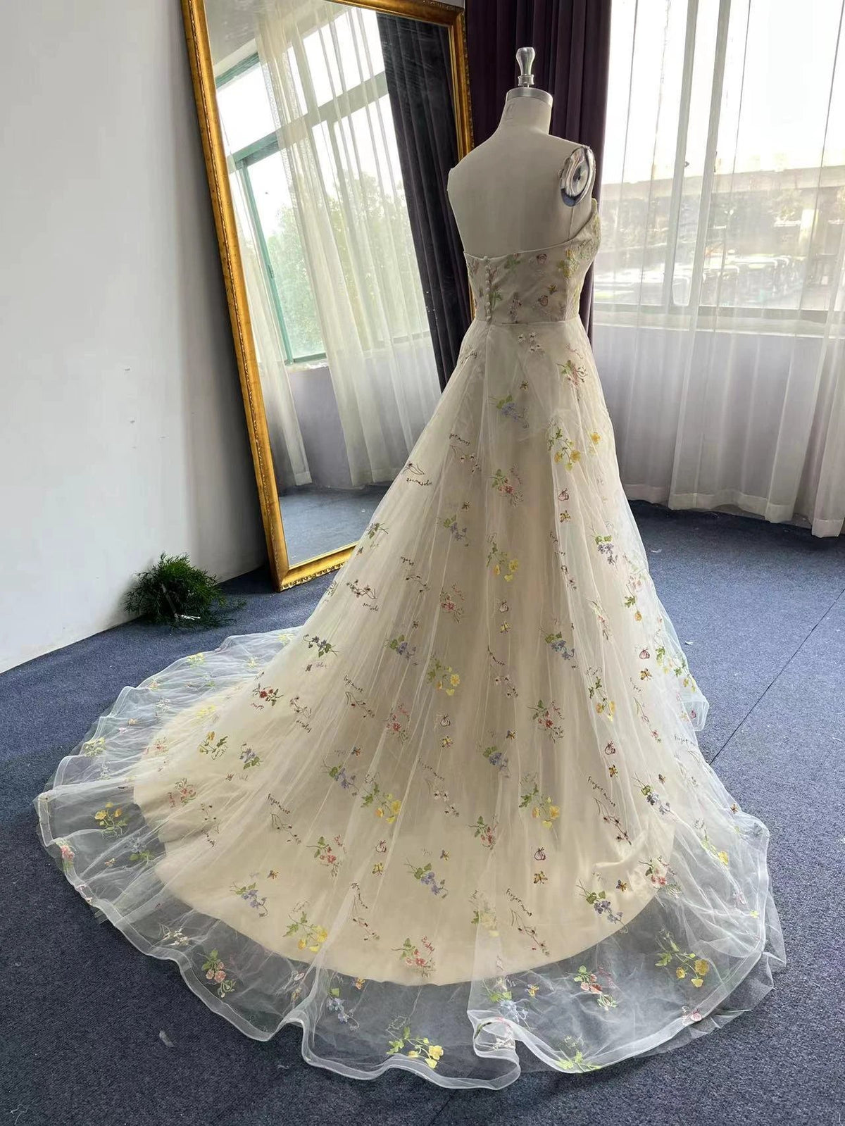 Exquisite A-line Flower Strapless Tulle Prom Dress by misshow.com