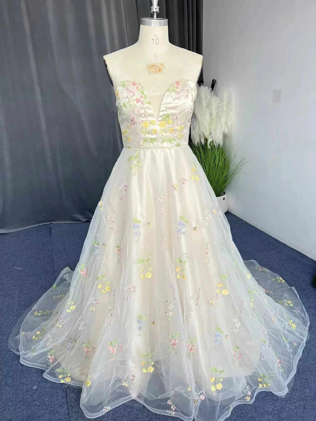 Exquisite A-line Flower Strapless Tulle Prom Dress by misshow.com
