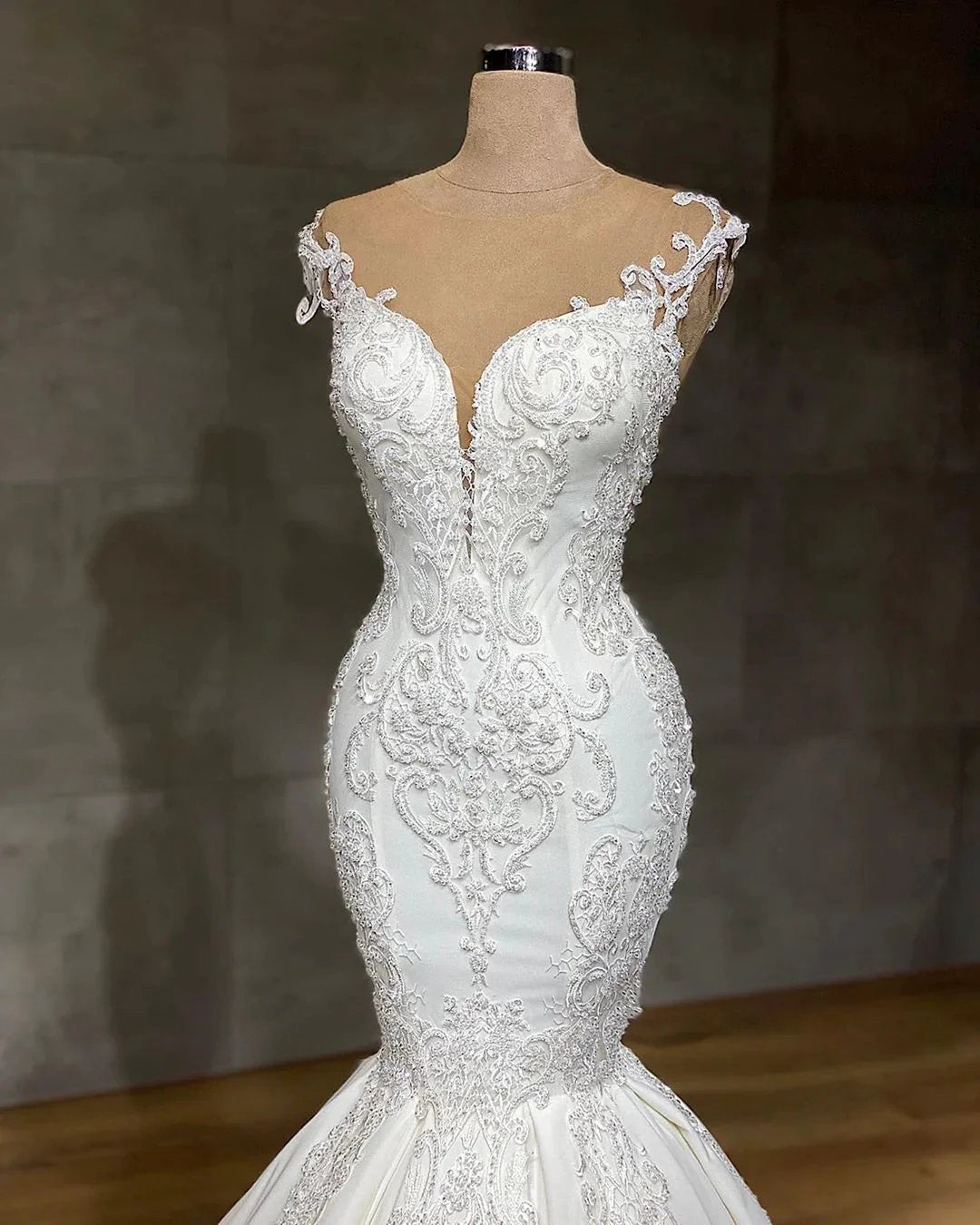 Exquisite Long Lace V-neck Sleeveless Mermaid Wedding Dresses by BIZTUNNEL