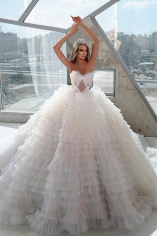Extravagantes vestidos de novia de corte princesa sin mangas con cristales