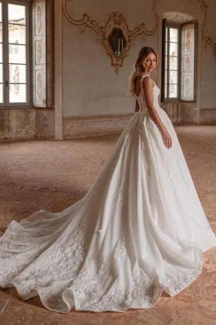 Extravagant Long Ivory A-line Princess Spaghetti Straps Lace Tulle Wedding Dress by misshow.com