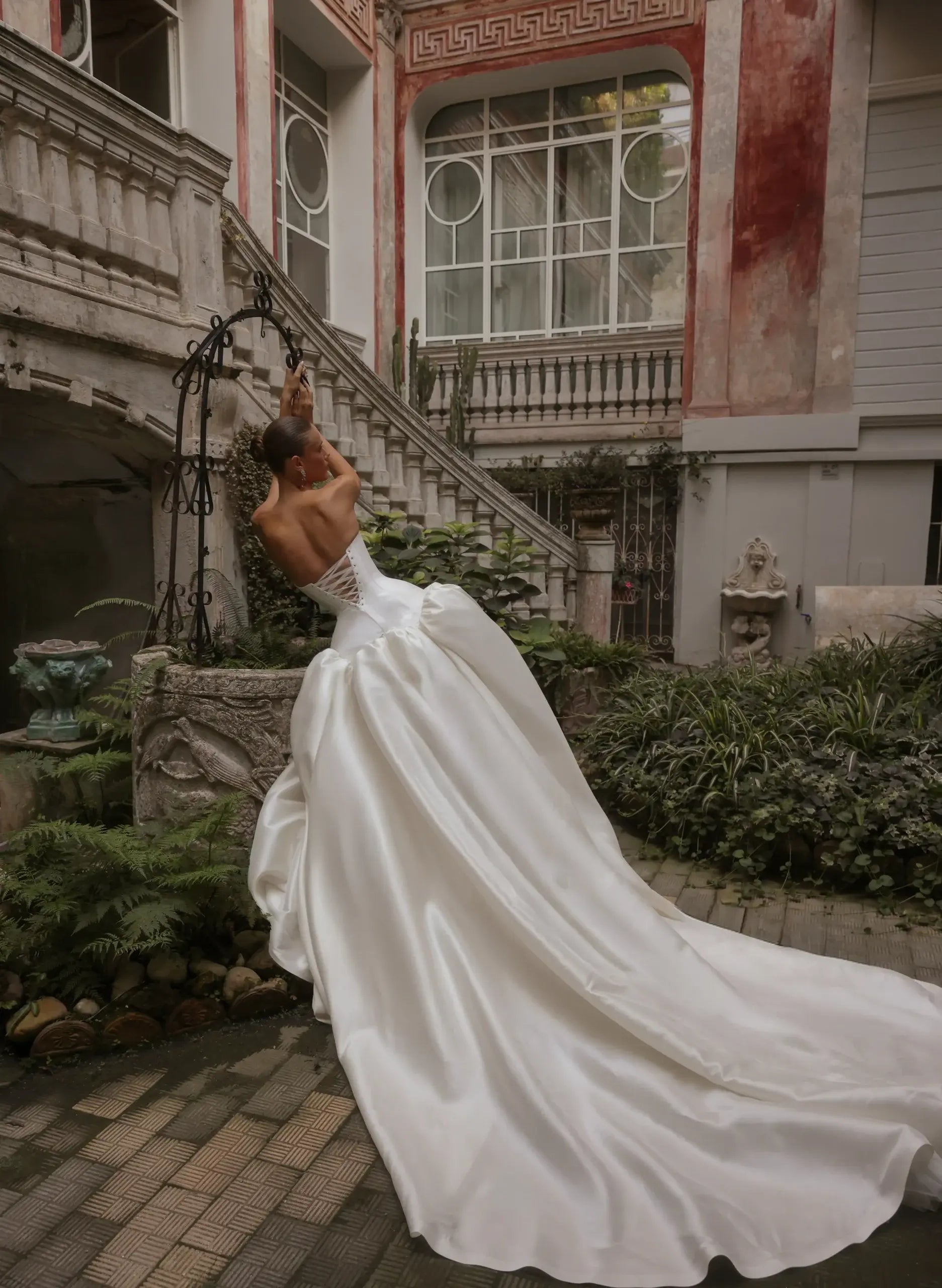 Classic White Satin Strapless Ball Gown Wedding Dress with Veil SW191