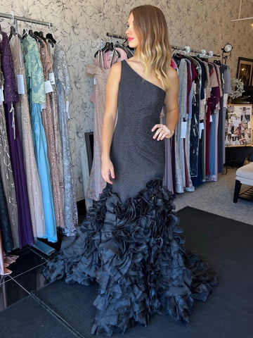 Vestido de fiesta largo de sirena negro con un solo hombro y lentejuelas escalonadas