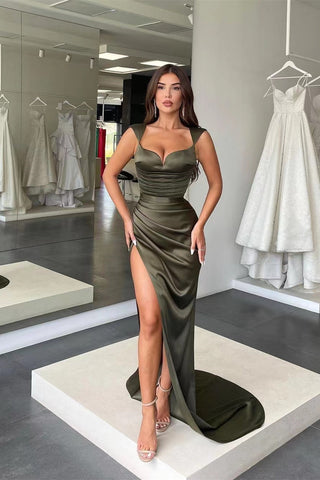 Vestido de fiesta largo de satén con escote corazón y corte sirena con abertura