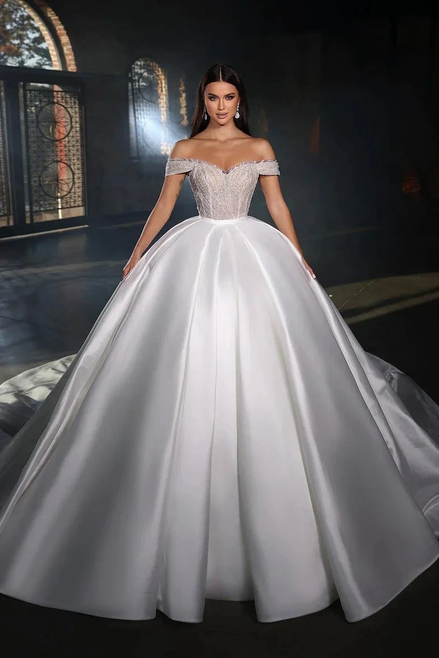 Vestido de Noiva de Cetim Comprido até ao Chão, com Decote Coração, Sem Mangas, Ombros Descobertos, Corte em A e Folhos