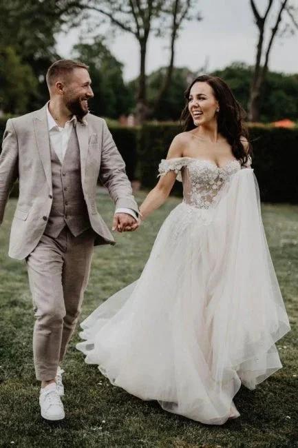 Fabulous Off-the-shoulder Sleeveless A-Line Tulle Wedding Dresses with Appliques by misshow.com