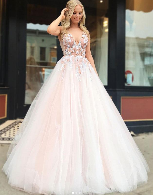 Fascinating Long A-line V-neck Appliques Lace Tulle Backless Prom Dress Main Image