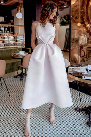Fascinante vestido de fiesta corto en forma de A, sin espalda y con bolsillos