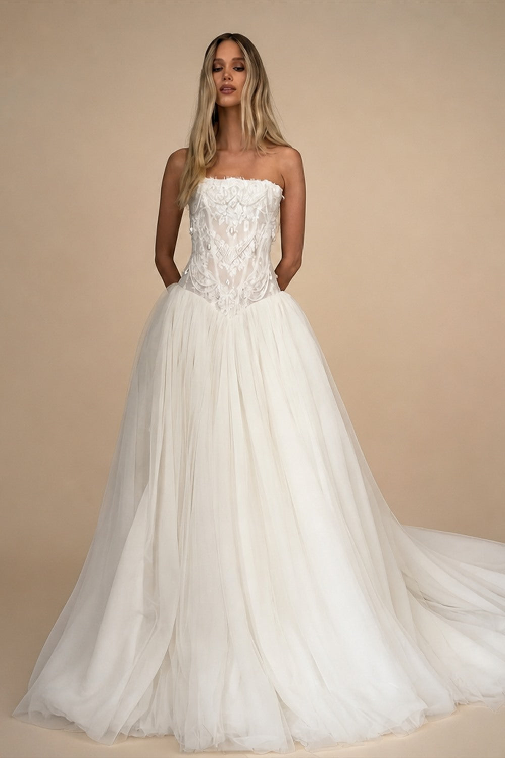 Dreamy White Strapless Lace Corset Bodice Tulle Ball Gown Wedding Dress ZP088