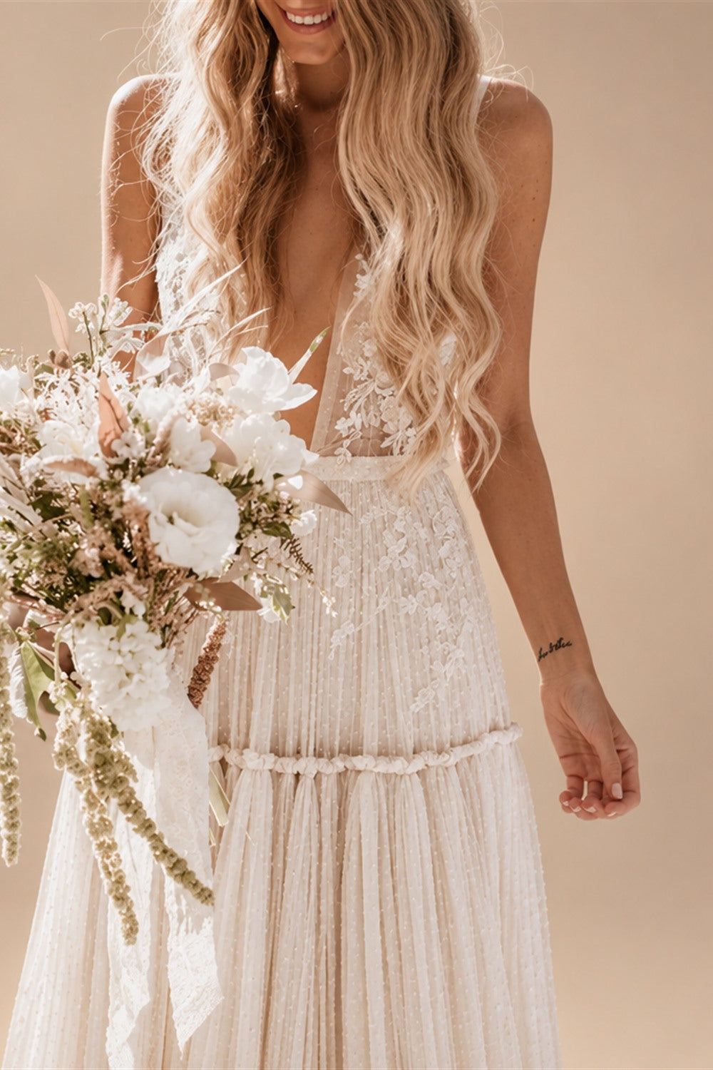 Beach Sexy V Neck Sleeveless Floor Length Tulle Bridal Gowns With Wedding Dresses