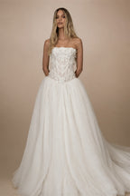 Dreamy White Strapless Lace Corset Bodice Tulle Ball Gown Wedding Dress ZP088