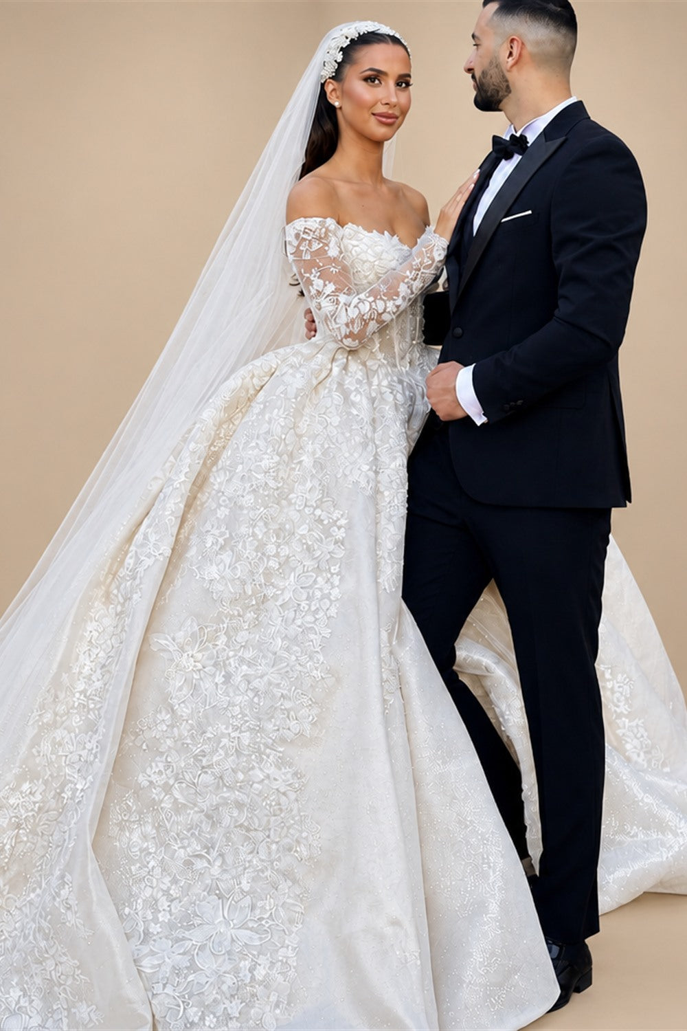 Customized Sweetheart Graceful High Collar Shinny Applique Beads Long Sleeves Wedding Dress Princess Vestidos De Novia