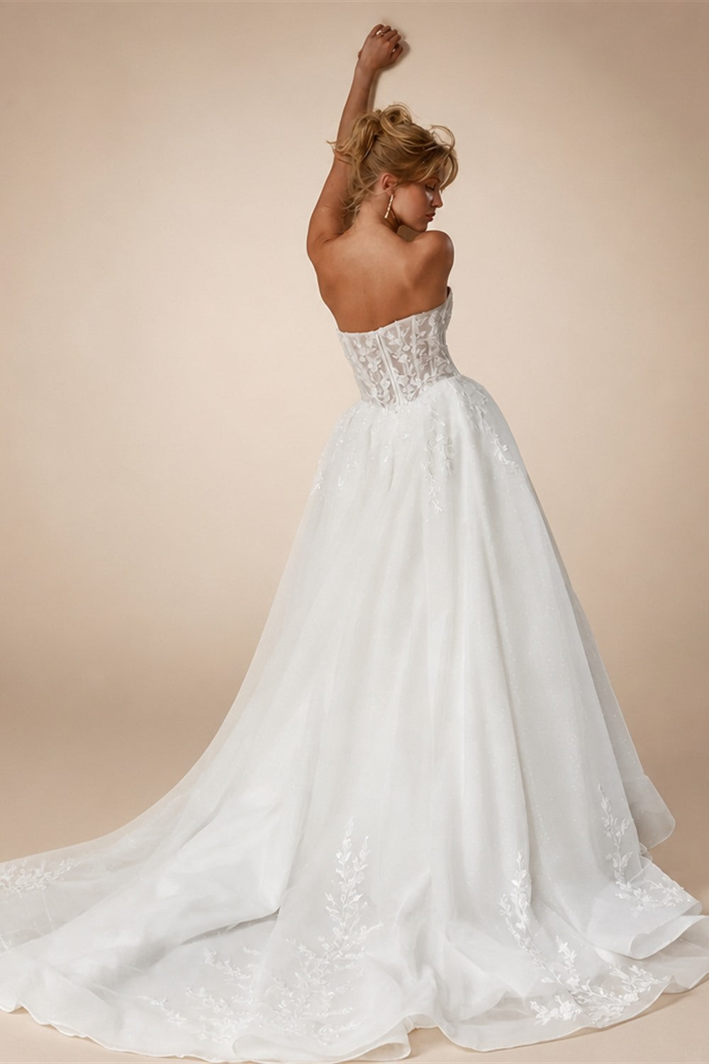 Custom Sleeveless Sweetheart A Line Wedding Dress With Lace Applique Train