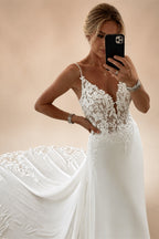 Women's Spaghetti Straps Deep V Backless Wedding Dresses Lace Appliques Chiffon Bridal Gown with Train Elegant Boho Bride Dress