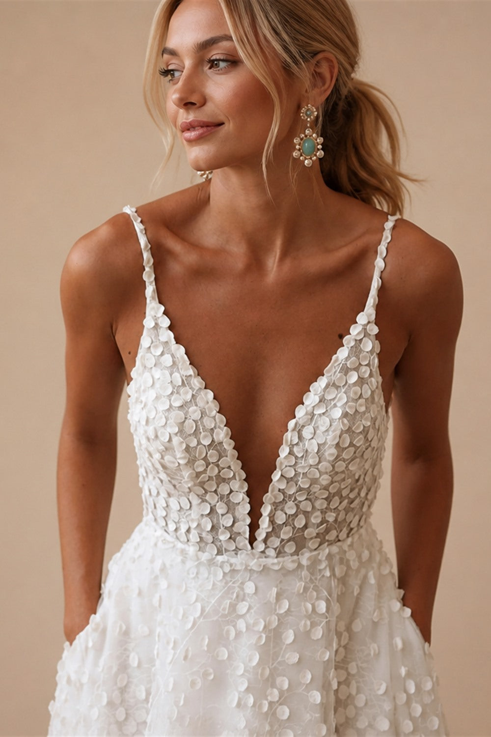 Customized Sexy Backless V Neck Spaghetti Straps Lace Wedding Dresses Luxury Flowers Court Train A Line Vintage Bridal Gown