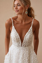 Customized Sexy Backless V Neck Spaghetti Straps Lace Wedding Dresses Luxury Flowers Court Train A Line Vintage Bridal Gown