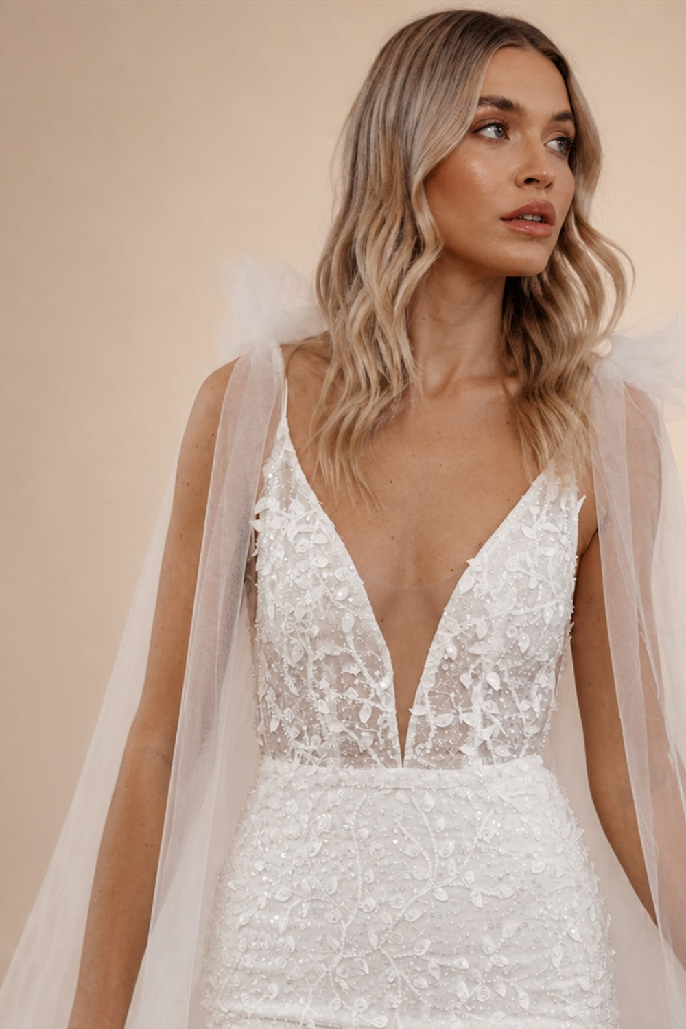 Customized Sexy Backless V Neck Spaghetti Straps Lace Mermaid Wedding Dresses Beaded Court Train Trumpet Vintage Bridal Gown