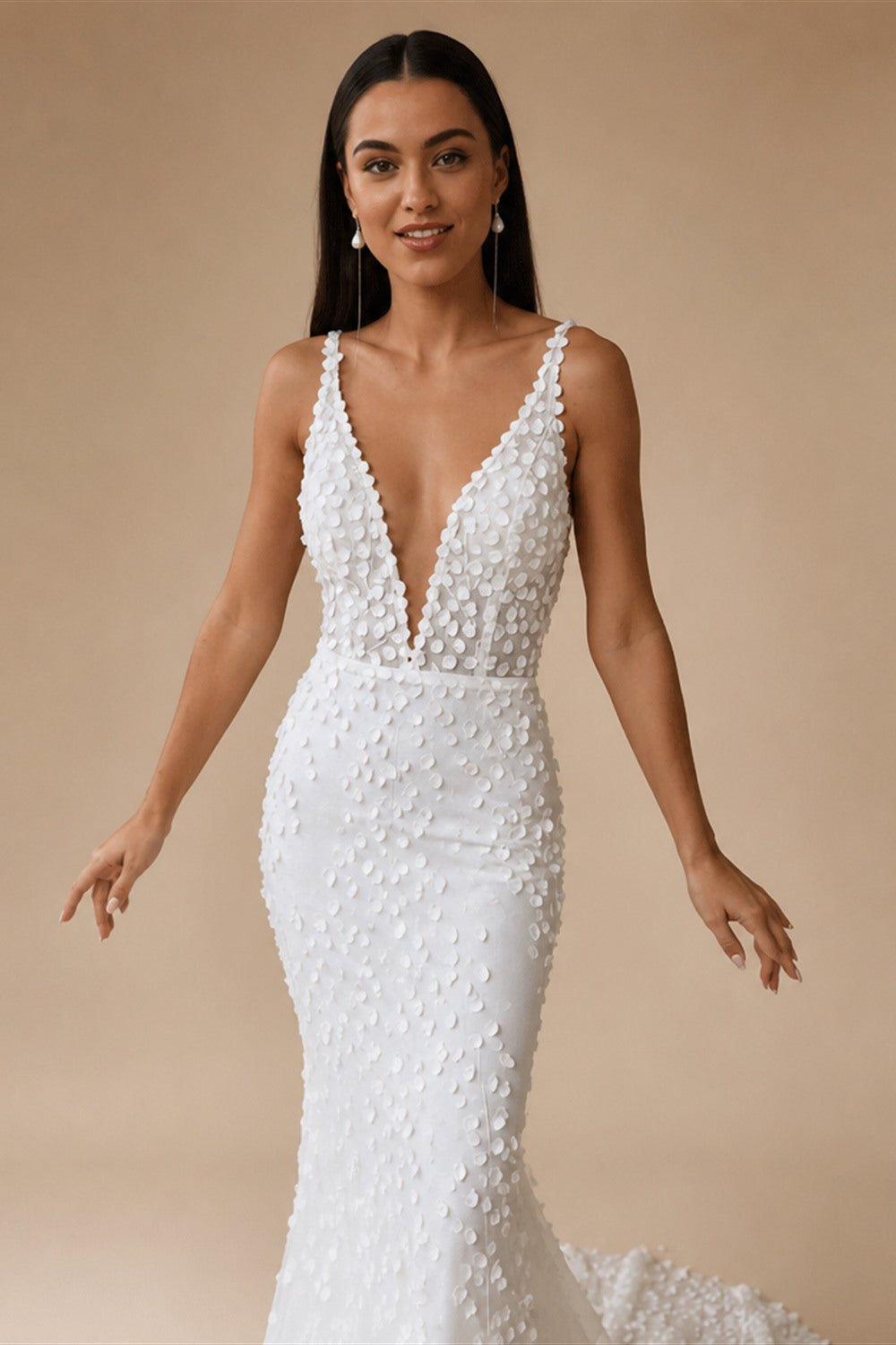Customized Sexy Backless V Neck Spaghetti Straps Lace Wedding Dresses Luxury Flowers Court Train A Line Vintage Bridal Gown