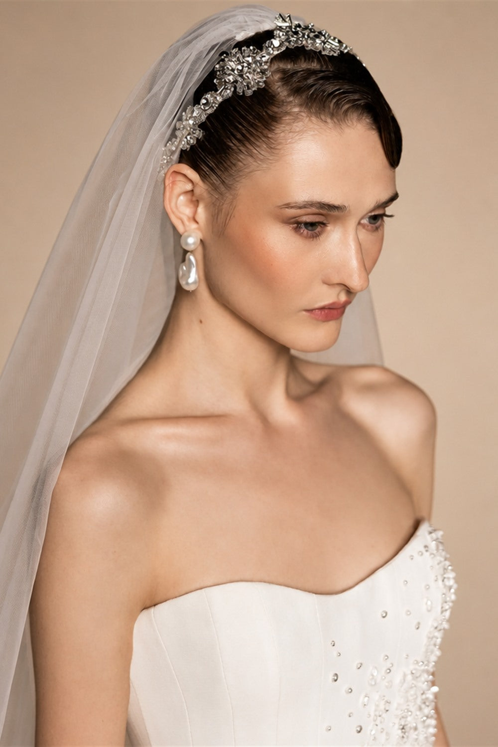 Elegant White Strapless Bodice Crystal Ball Gown Wedding Dress with Veil ZP080