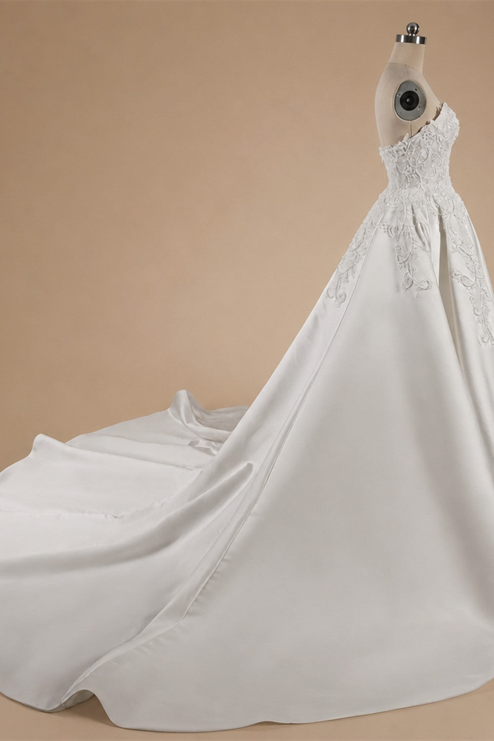 White Satin Strapless Wedding Dress Lace Appliques Sweetheart Neckline Ball Gown ZP010
