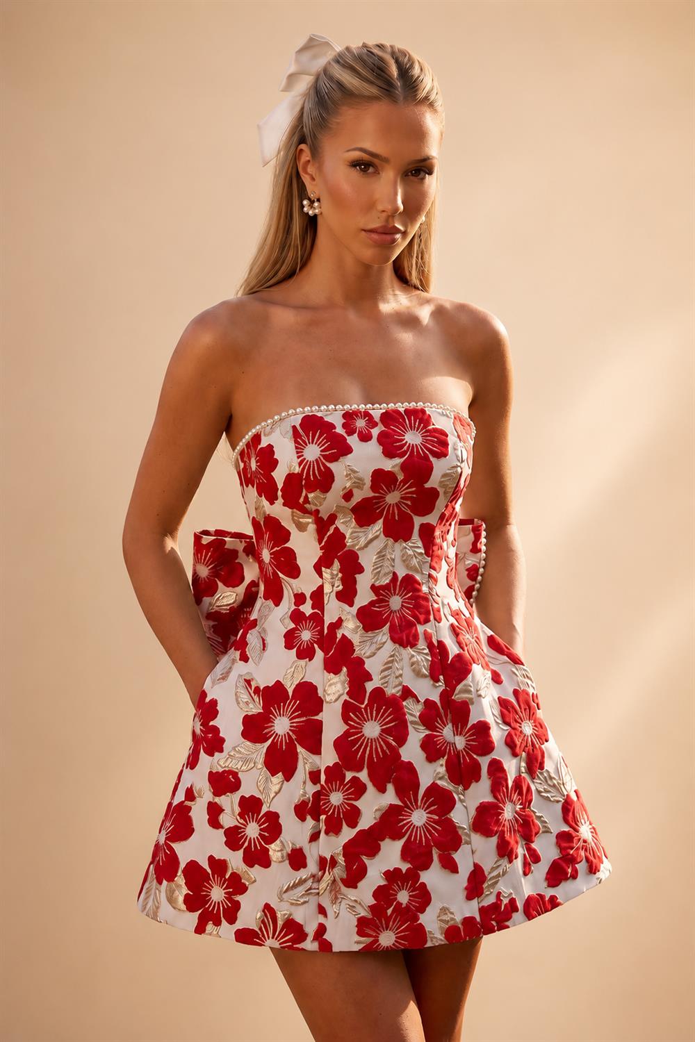 Jacquard A-Line/Princess Strapless Short Homecoming Dresses with Bow & Pearls (SHI22370324)