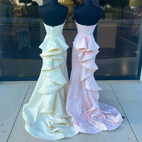 Trägerloses Meerjungfrau-Ballkleid mit Blumenmuster und Schlitz