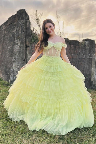 Martina | Schulterfreies, hellgelbes Ballkleid mit Rüschen