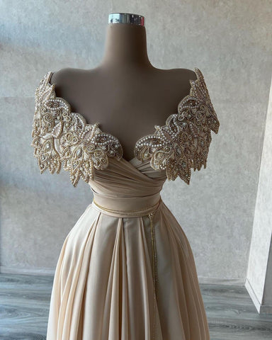 Glamoroso vestido de fiesta largo de gasa con corte en A y hombros descubiertos