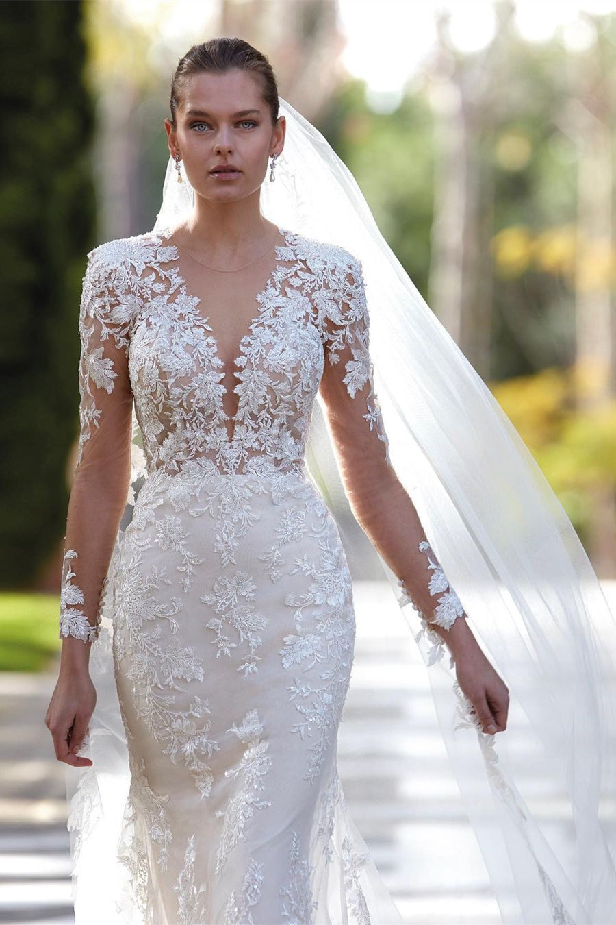 Glamorous V-neck Mermaid Appliques Long Sleeves Wedding Dress With Lace