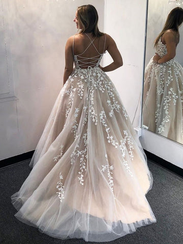 Hermosos vestidos de fiesta largos de tul con espalda descubierta, corte A y apliques de encaje.