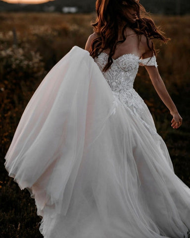 Wunderschöne A-Linie Off-Shoulder Brautkleider mit Spitze
