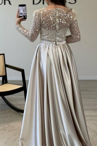 Wunderschönes langes, mit Perlen und Pailletten besetztes Ballkleid in A-Linie mit langen Ärmeln