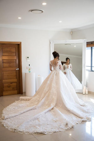 Wunderschönes langes A-Linien-Brautkleid mit Herzausschnitt, Tüllspitze und offenem Rücken und Ärmeln