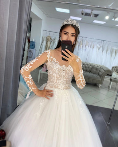 Gorgeous Long A-line Tulle Lace Wedding Dress with Sleeves