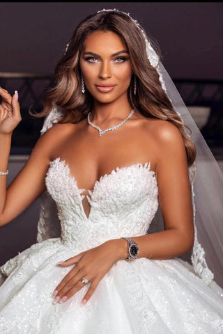 Gorgeous Long Ball Gown Sweetheart Tulle Wedding Dresses with Appliques Lace