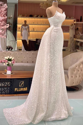 Hermoso vestido de fiesta largo estilo sirena con escote en forma de corazón y purpurina