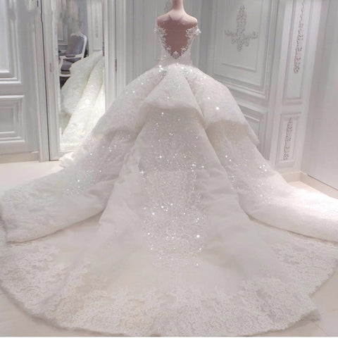 Wunderschönes langes schulterfreies Ballkleid mit Perlen