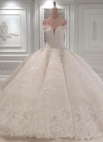 Wunderschönes langes schulterfreies Ballkleid mit Perlen