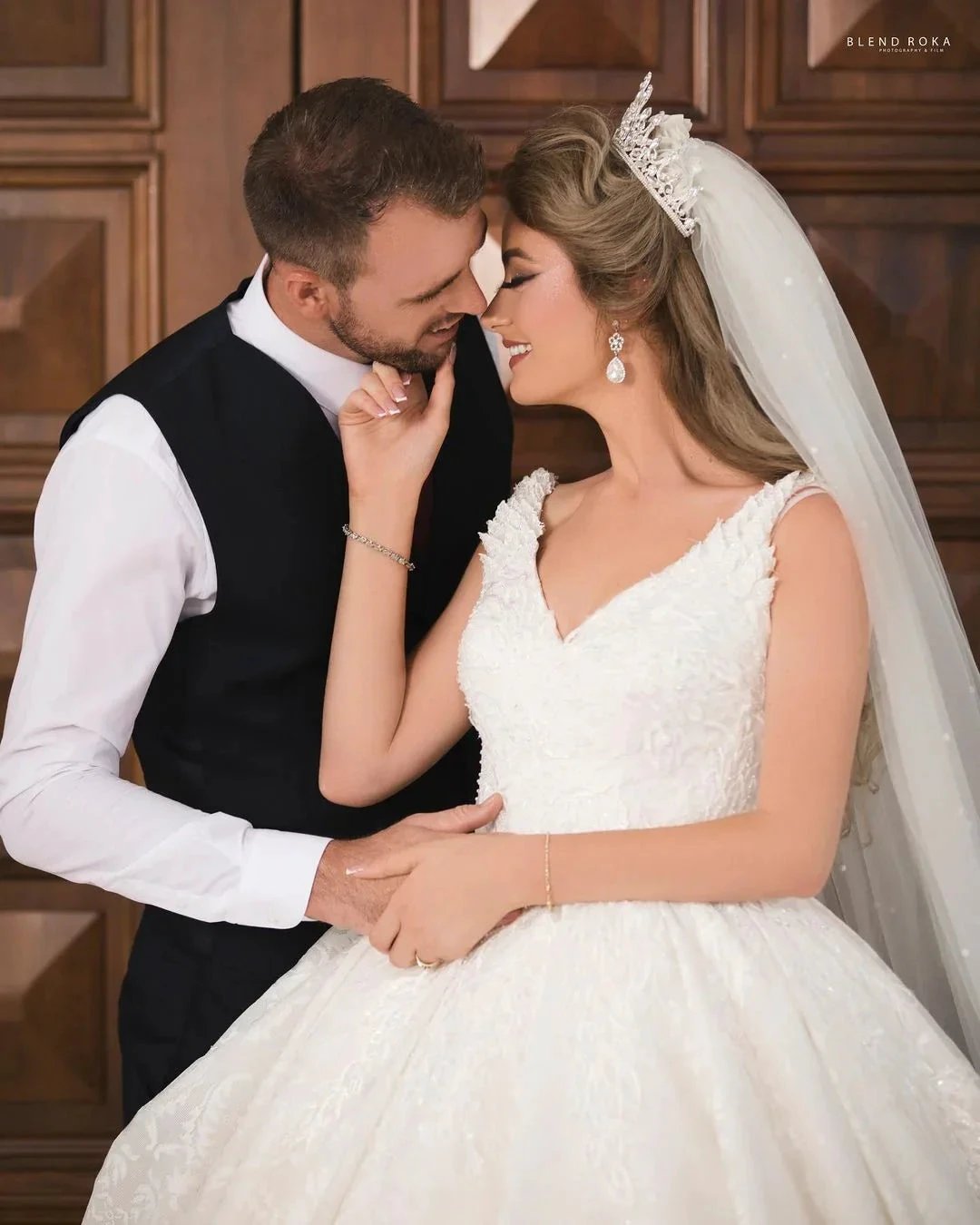 Gorgeous Long Princess V-neck Tulle Lace Wedding Dress by BIZTUNNEL