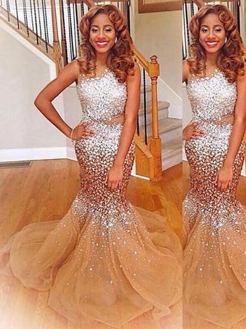 Hermosos vestidos de fiesta de tul con lentejuelas y sin mangas con escote barco y sirena