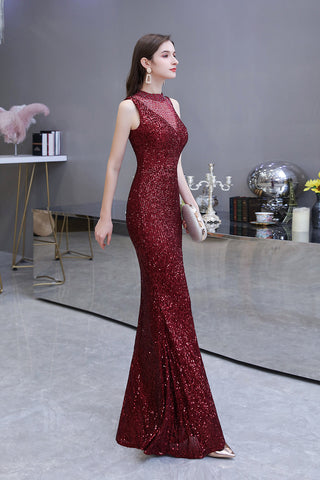 Hermoso vestido de fiesta largo con lentejuelas color burdeos y corte sirena
