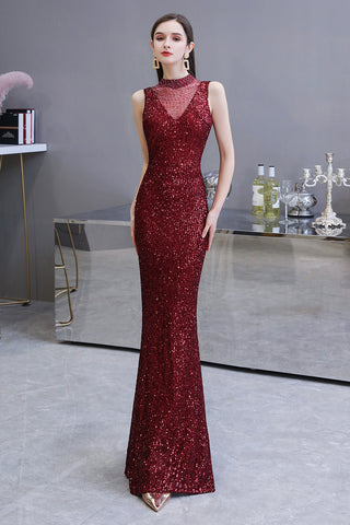 Hermoso vestido de fiesta largo con lentejuelas color burdeos y corte sirena