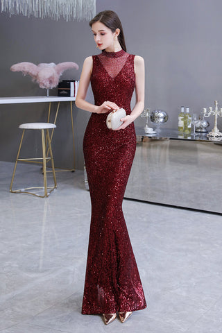Hermoso vestido de fiesta largo con lentejuelas color burdeos y corte sirena