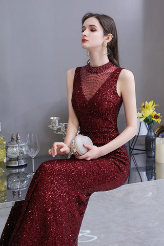 Hermoso vestido de fiesta largo con lentejuelas color burdeos y corte sirena
